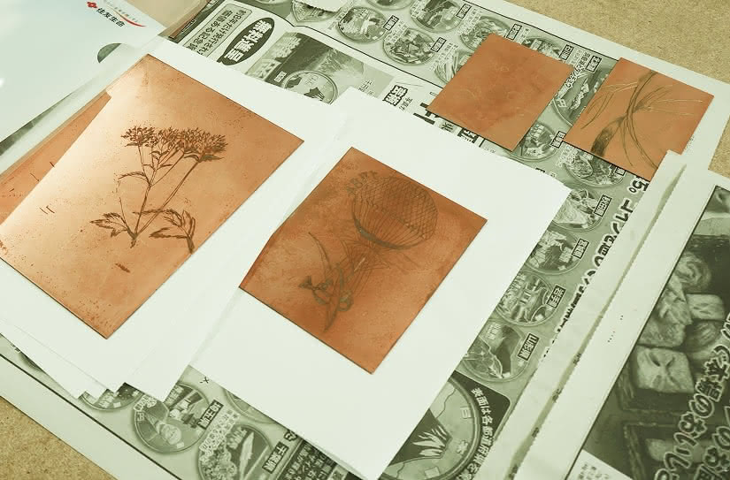 体験者の銅版画作品の数々